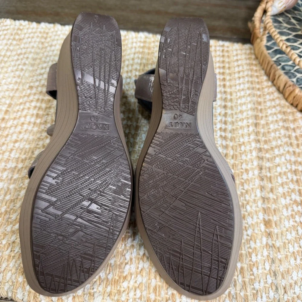 Naot Israel Flirt Wedge Metallic Taupe Leather T-Strap Sandals Women 40 US 9